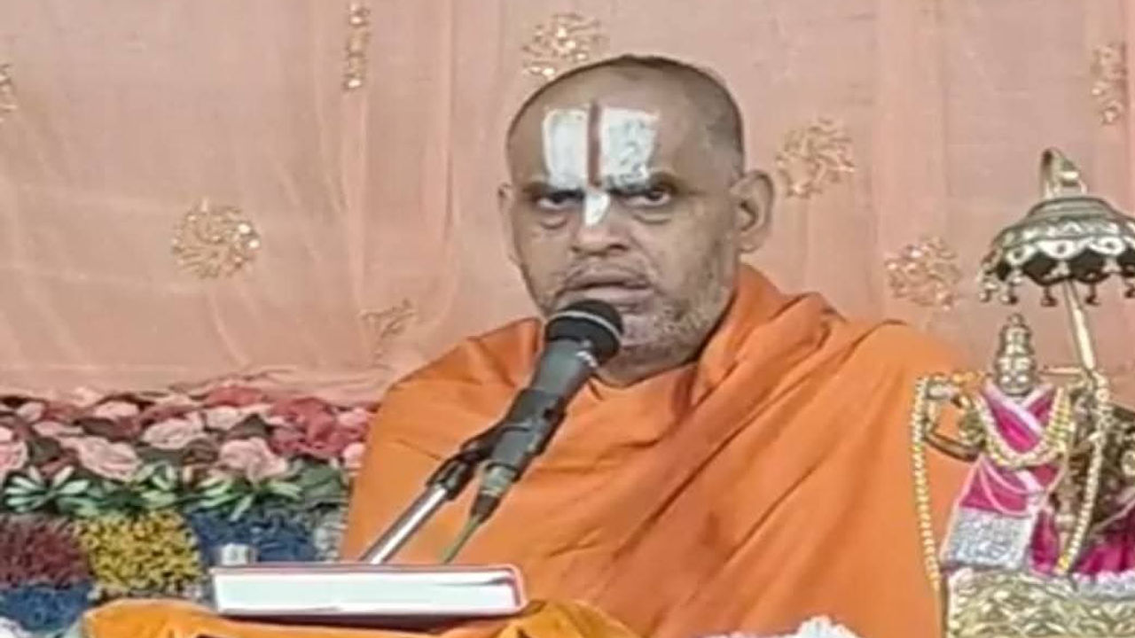ahankari adami ko pad milane par ahankar badh jata hai